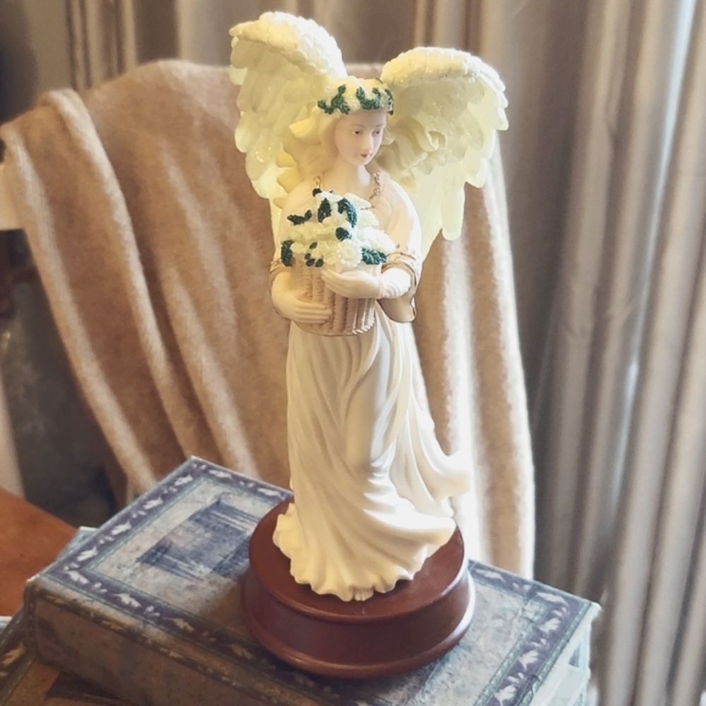 THE SAN FRANCISCO MUSIC BOX CO | ANGEL WITH FLOWER BASKET | COMPLETE IN BOX